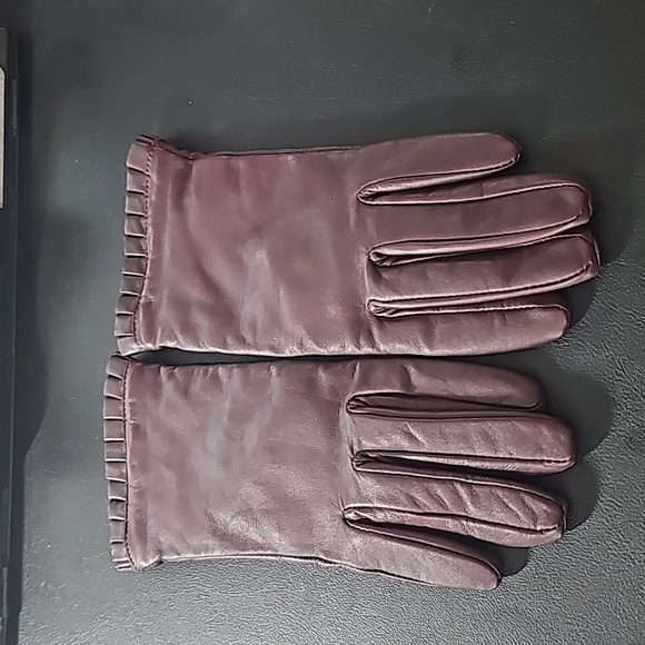 Ann Taylor Accessories - Ann Taylor Burgundy Leather Gloves